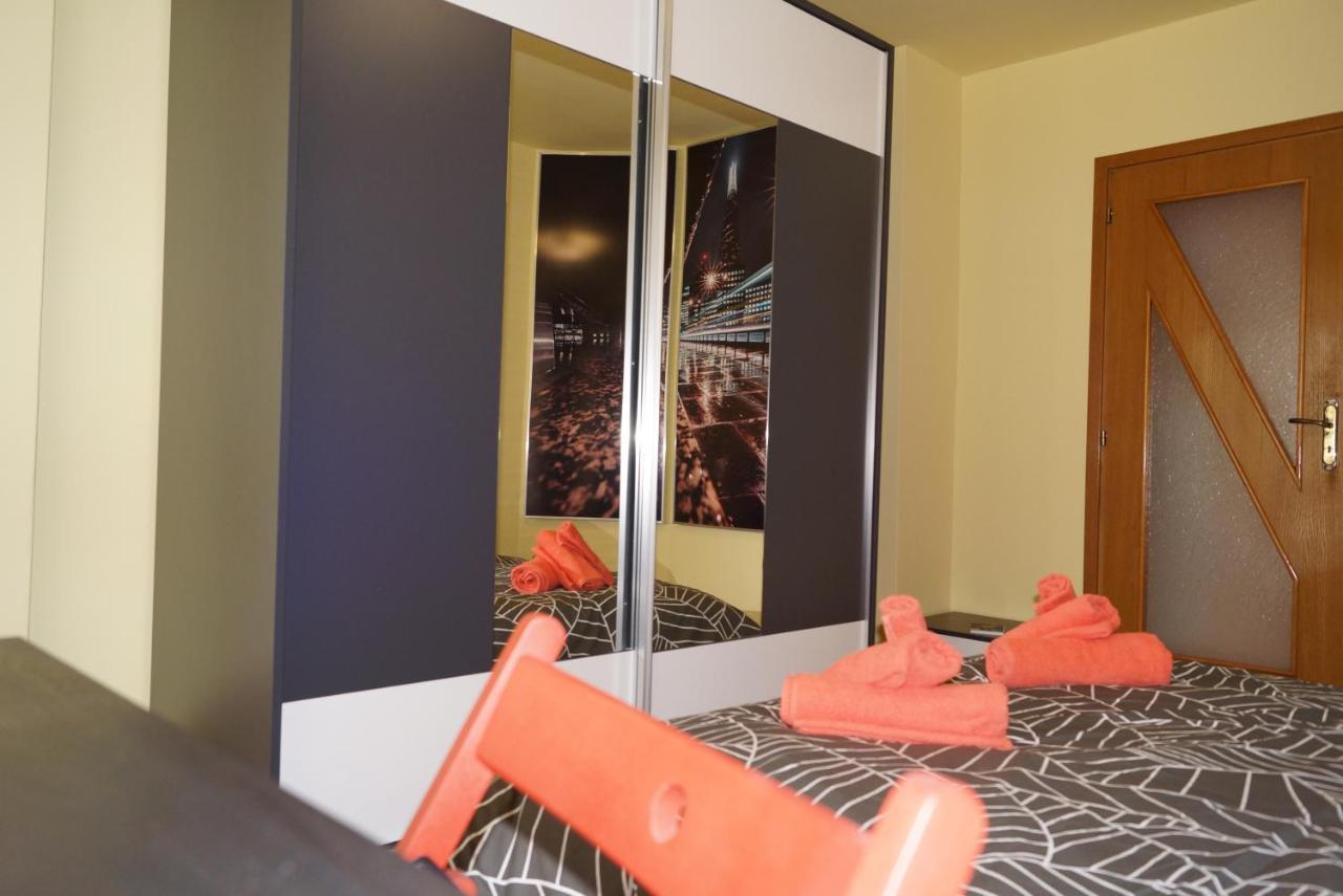 Spacious 2Bdr - Free Parking - Walk Everywhere - 300 Mbps Wifi Varna Exteriör bild