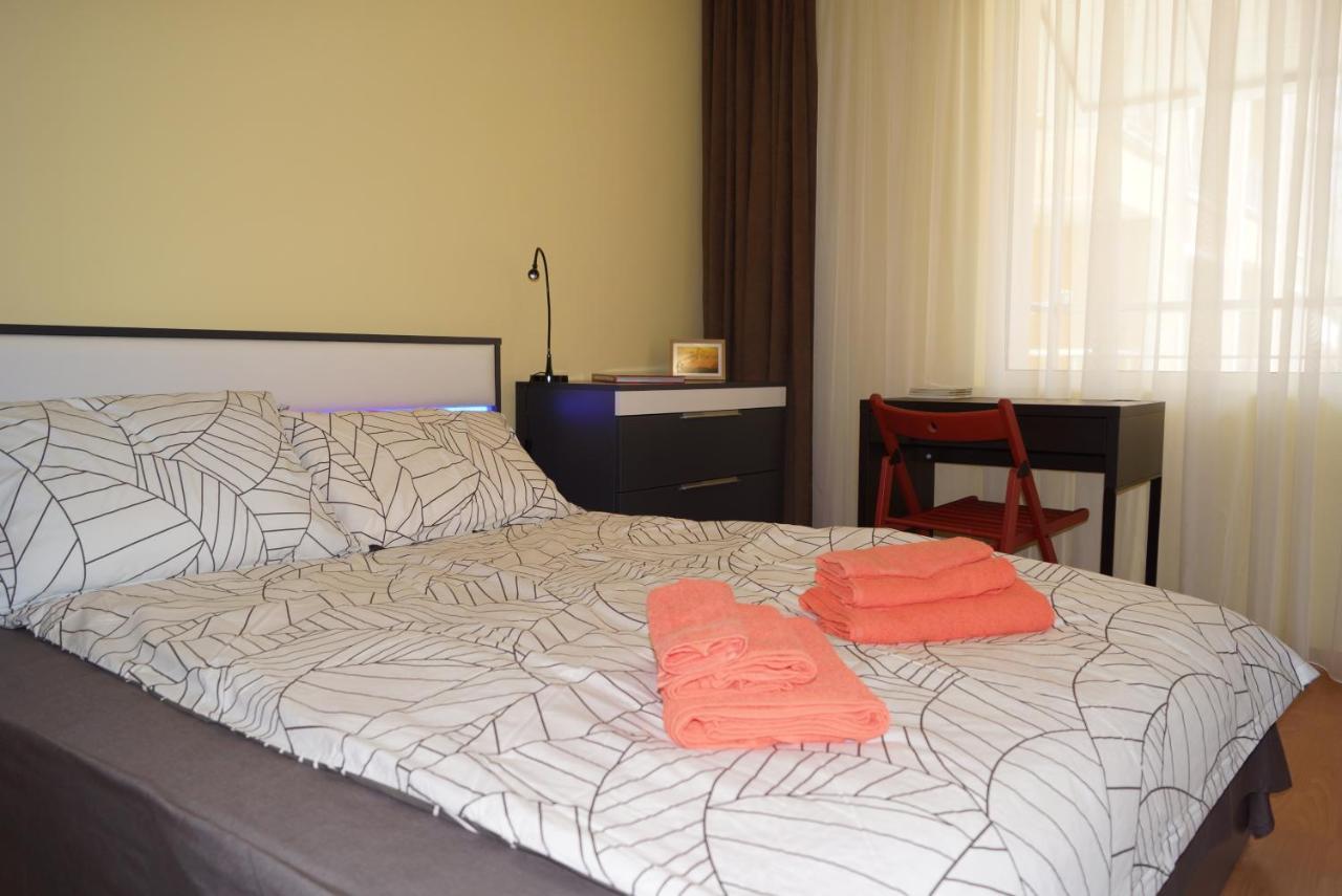 Spacious 2Bdr - Free Parking - Walk Everywhere - 300 Mbps Wifi Varna Exteriör bild